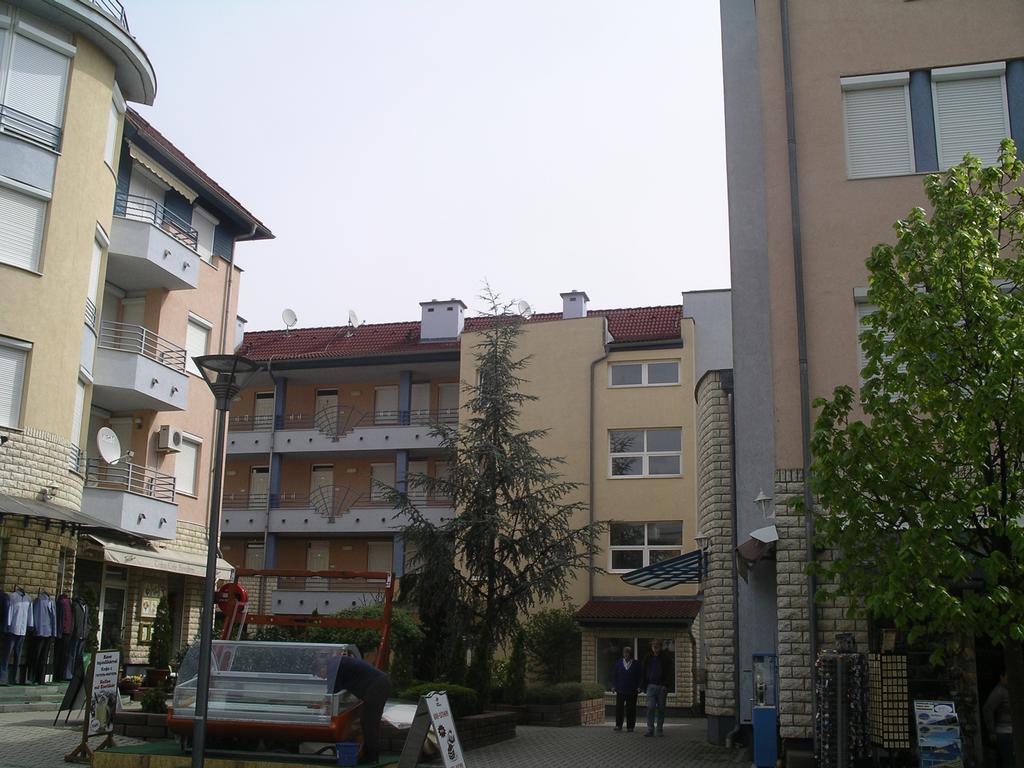 Centrum 2 Apartmanok Hévíz Buitenkant foto